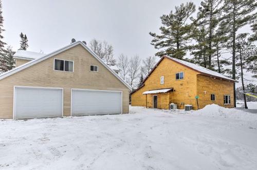 Cozy Eagle River Escape With Direct Lake Access