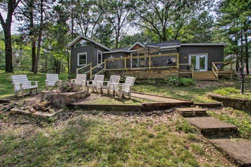 Holcombe Lakefront Cottage Fishing And Snowmobiling