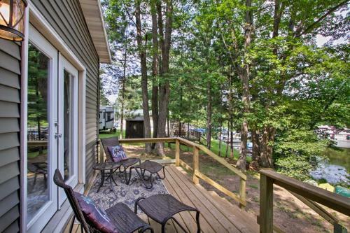 Holcombe Lakefront Cottage Fishing And Snowmobiling