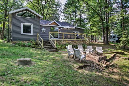 Holcombe Lakefront Cottage Fishing And Snowmobiling