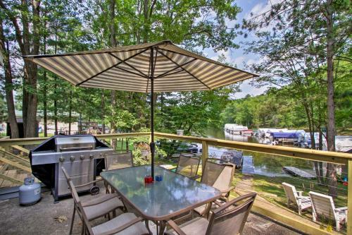 Holcombe Lakefront Cottage Fishing And Snowmobiling
