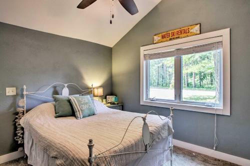 Holcombe Lakefront Cottage Fishing And Snowmobiling