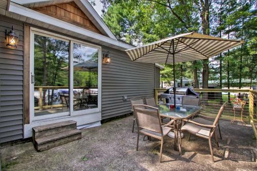 Holcombe Lakefront Cottage Fishing And Snowmobiling