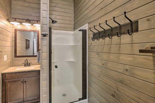 Inviting Anglers Abode With Grill And Rv Hookups