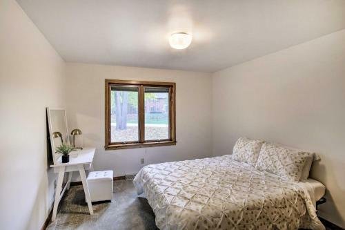 Spacious Modern Home Less Than 6 Mi To Lambeau Field!