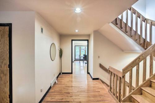 Spacious Modern Home Less Than 6 Mi To Lambeau Field!