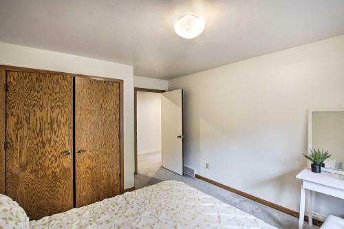 Spacious Modern Home Less Than 6 Mi To Lambeau Field!