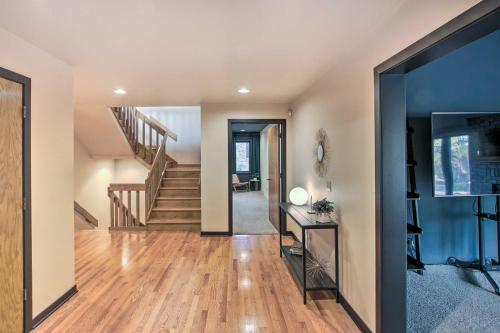 Spacious Modern Home Less Than 6 Mi To Lambeau Field!