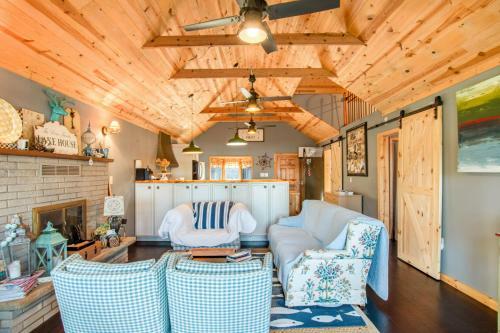 Jump In The Lake Cabin