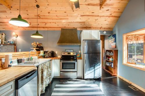 Jump In The Lake Cabin