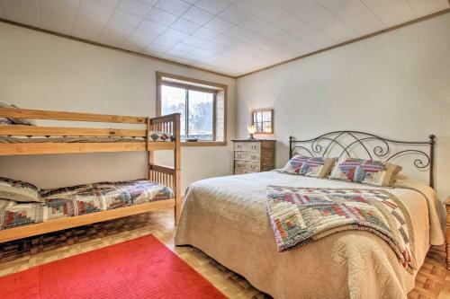 Exceptional Home With Deck About 3 Miles To Sand Valley