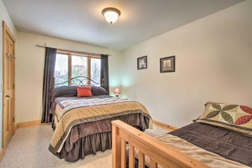 Exceptional Home With Deck About 3 Miles To Sand Valley