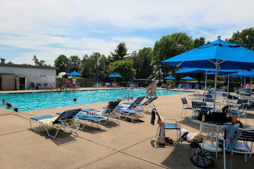 Exceptional Home With Deck About 3 Miles To Sand Valley