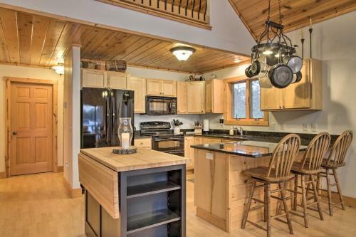 Exceptional Home With Deck About 3 Miles To Sand Valley
