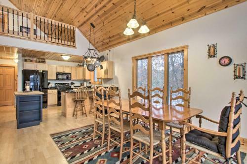 Exceptional Home With Deck About 3 Miles To Sand Valley