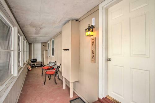 Well-appointed Onalaska Cabin - Walk To Lake!
