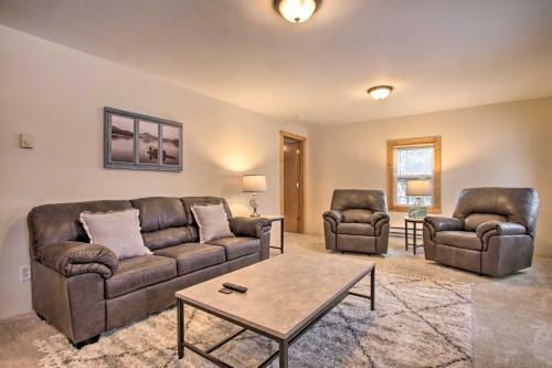 Well-appointed Onalaska Cabin - Walk To Lake!