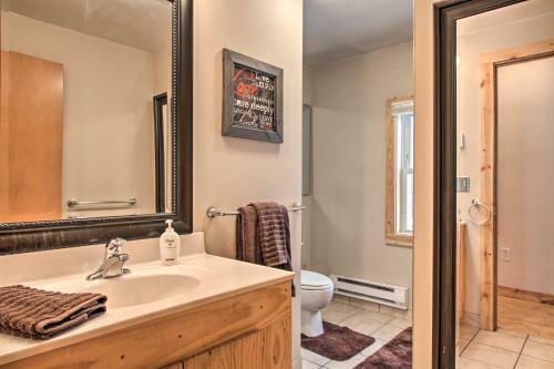 Well-appointed Onalaska Cabin - Walk To Lake!