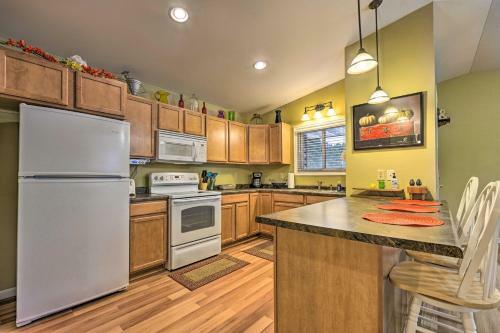 Pet-friendly Oxford Getaway With Yard And Grill!