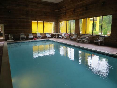 Hotel Golden Manor Inn & Suites
