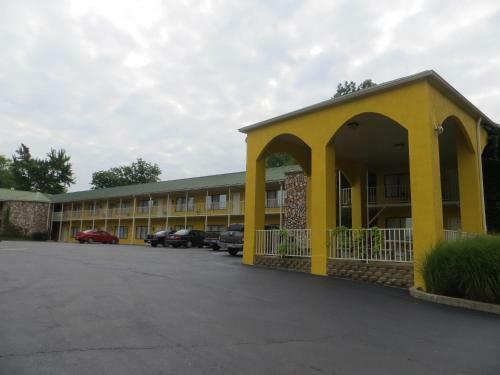 Hotel Golden Manor Inn & Suites