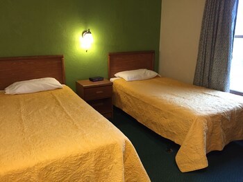 Motel East Street Inn & Suites