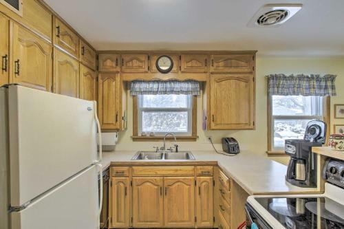 Cozy Oshkosh Home, 4 Blocks To Lake Winnebago