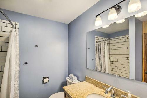 Cozy Oshkosh Home, 4 Blocks To Lake Winnebago