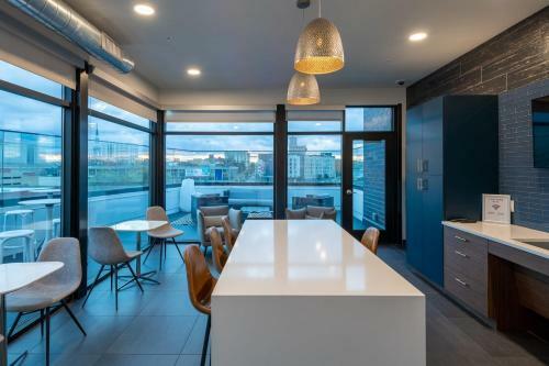 Apartamento Flexhome Skywalk To Fiserv U1 Rooftopgymparking