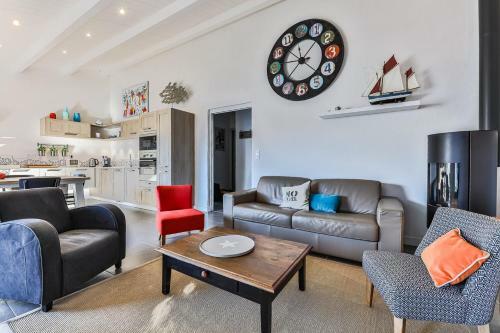 Jolie Maison Avec Piscine Et D�pendance