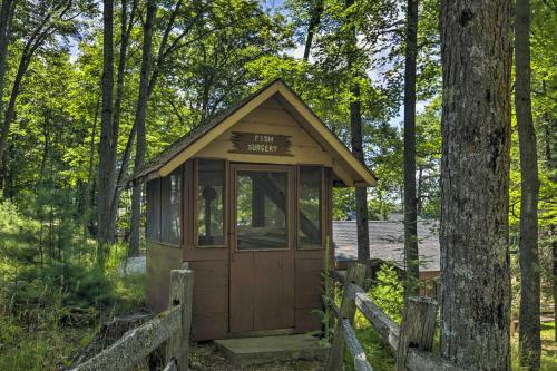 Charming Lost Lake Cabin Fish, Boat And Hunt!