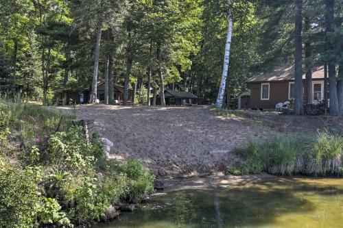 Charming Lost Lake Cabin Fish, Boat And Hunt!