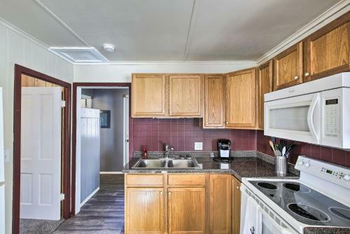 Quaint And Pet-friendly Cabin On Shawano Lake!
