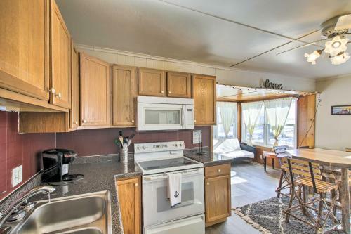 Quaint And Pet-friendly Cabin On Shawano Lake!