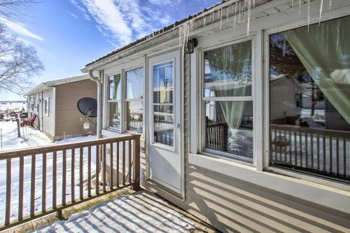 Quaint And Pet-friendly Cabin On Shawano Lake!