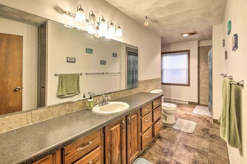 Lake Winnebago Getaway With Waterfront Family Fun!
