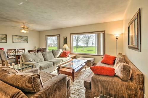 Lake Winnebago Getaway With Waterfront Family Fun!