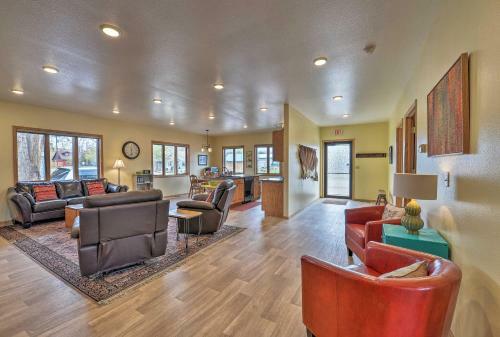 Large Ten Sleep Home On Main St, 10 Mins To Canyon