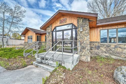 Large Ten Sleep Home On Main St, 10 Mins To Canyon