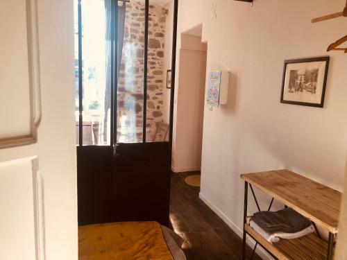 Hostal L?�glantine Studio