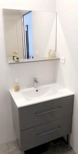 Maison Au Centre D'un Village Typique