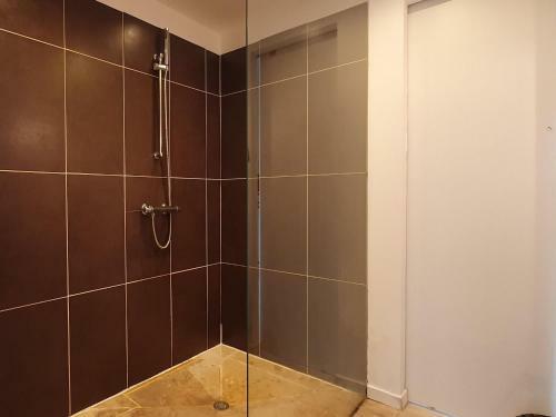 Pleasant Apartment In Olonzac Near Lakebeach