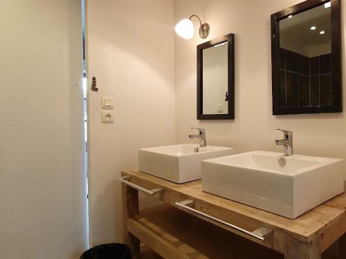 Pleasant Apartment In Olonzac Near Lakebeach