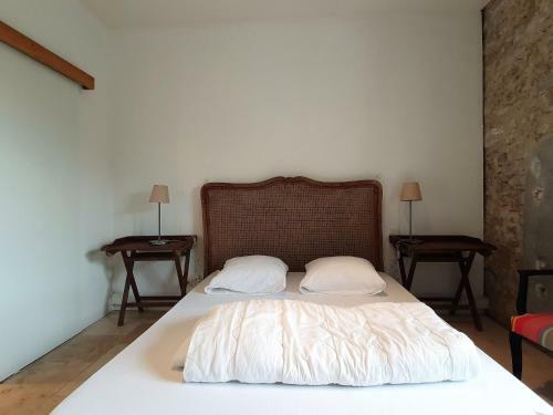 Pleasant Apartment In Olonzac Near Lakebeach