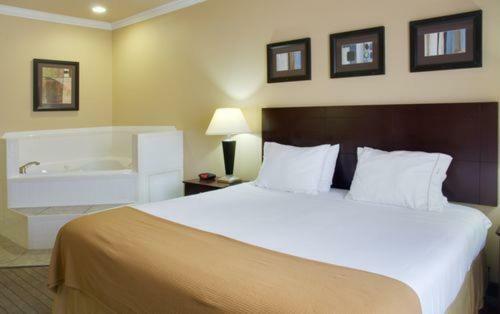 Holiday Inn Express Hotel And Suites Natchitoches