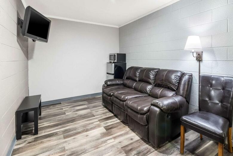 Hotel Knights Inn Cadiz