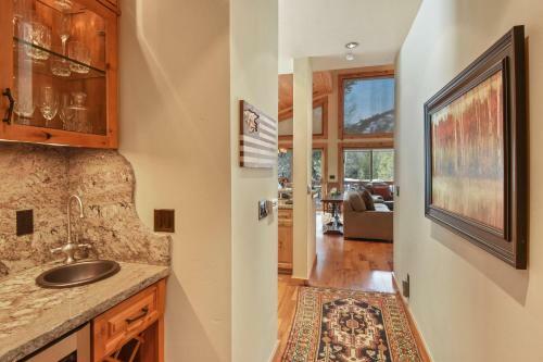 Wulf's Lodge At Squaw Valley