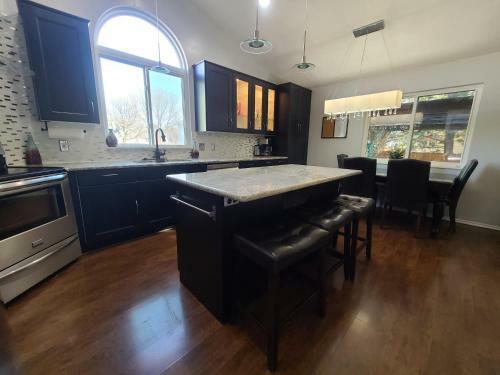 King Bed - Pool Table - Get-a-way Retreat