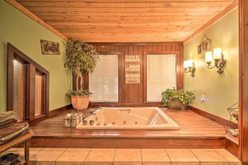 Spacious Newport Cabin In Tranquil Setting!