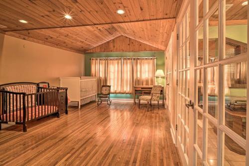 Spacious Newport Cabin In Tranquil Setting!